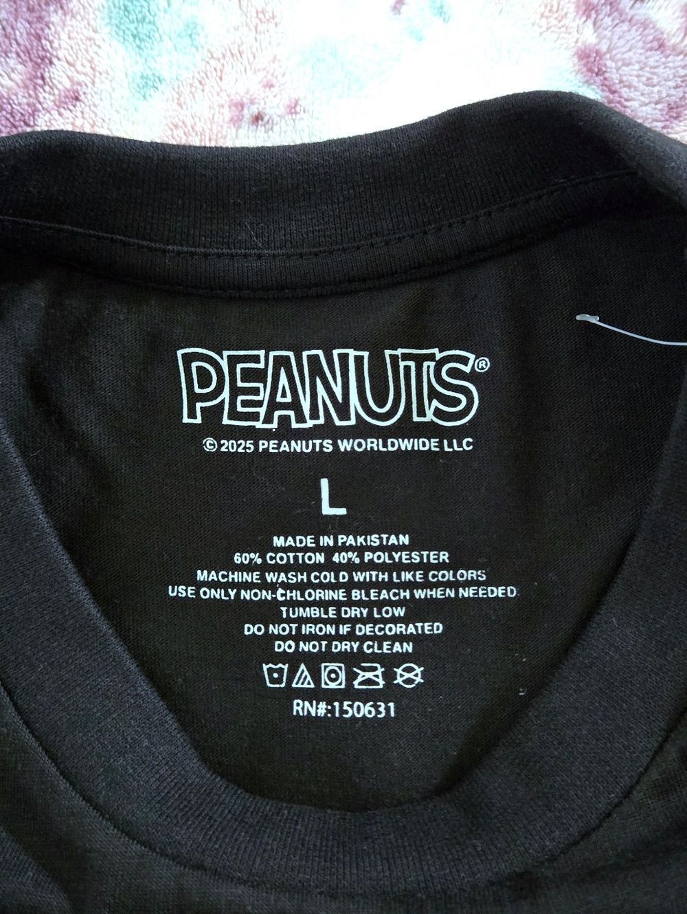 Peanuts "Snoopy Skate Shop" Graphic Tee👕 - NWOT - Picture 4 of 15